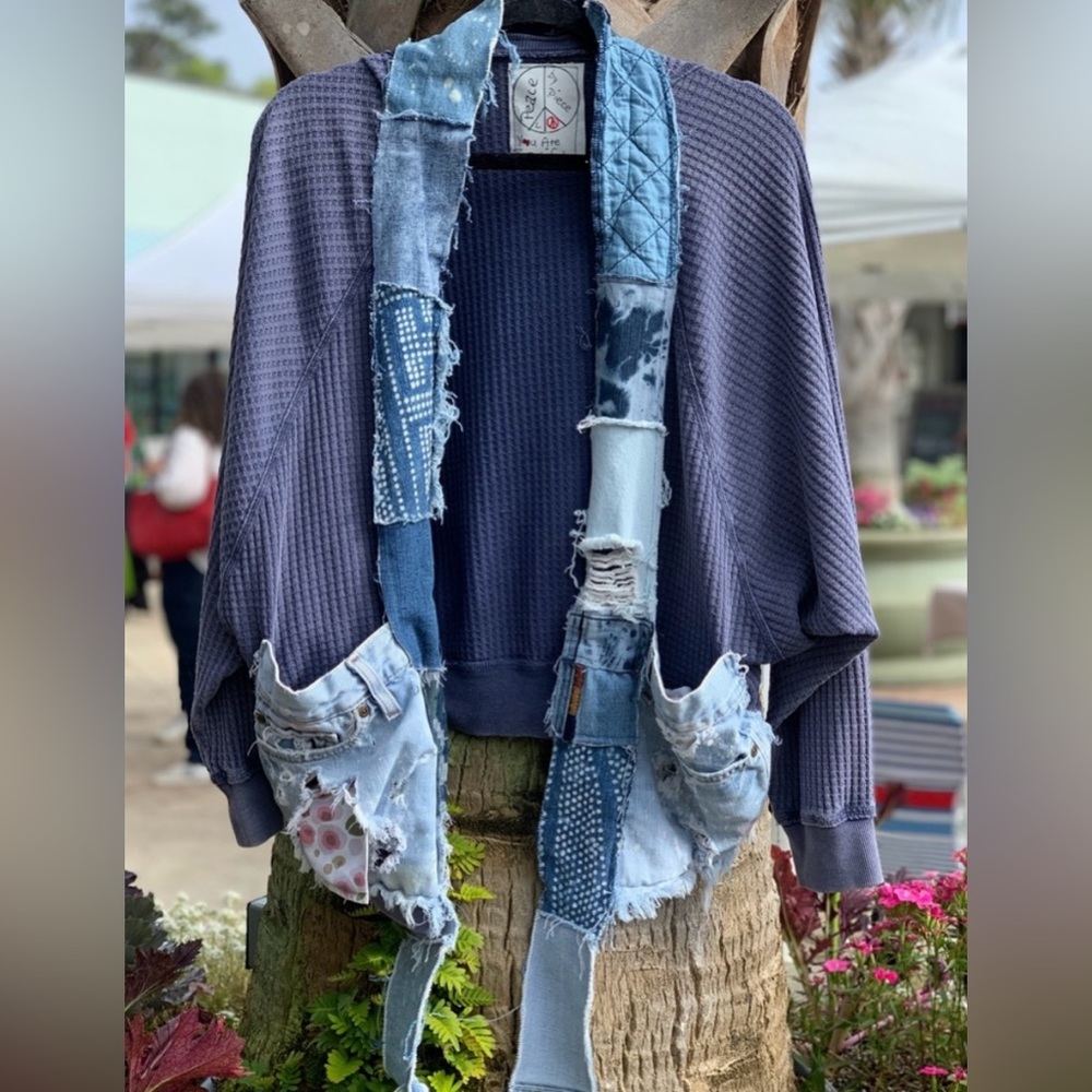 Upcycled One of a Kind O/S Cardigan. 💙❄️